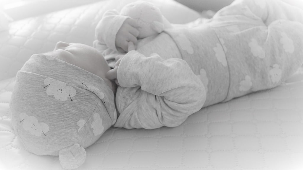 Créer un album précieux grâce à un photographe naissance à Grenoble